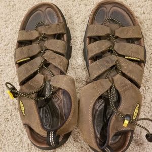 Mens Keen Rialto size 10 brown leather sandal